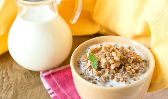 Buckwheat with kefir is an ideal option for a light weekly diet