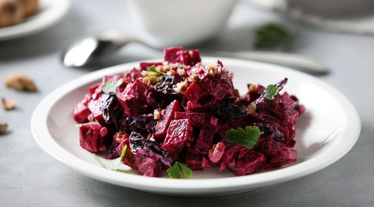 Beetroot salad helps to purify the body and lose weight